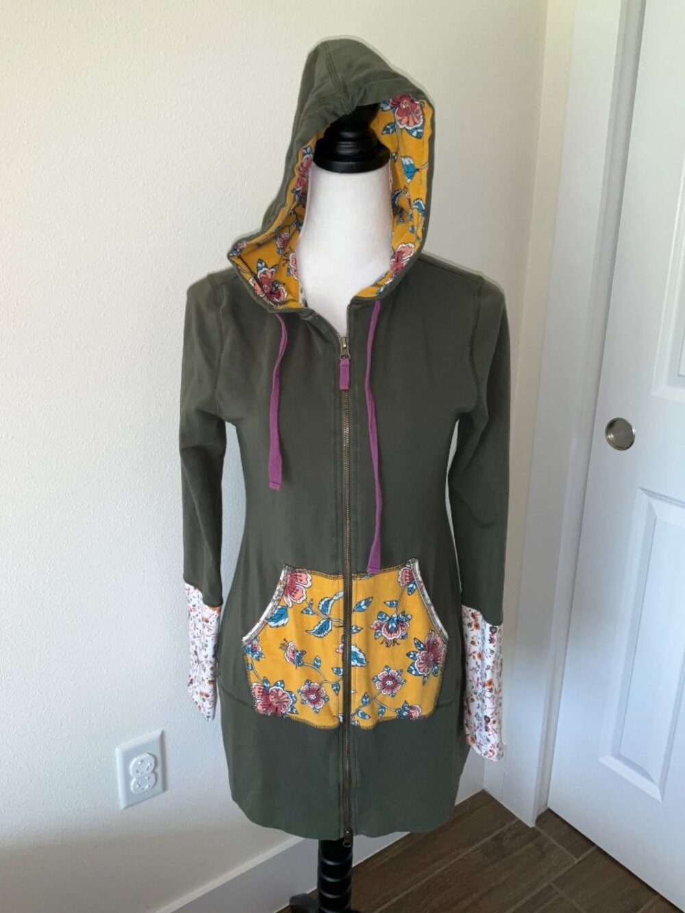 Matilda Jane sz Small Patches of Light Green Zip-Up Hoodie - Picture 2 of 6